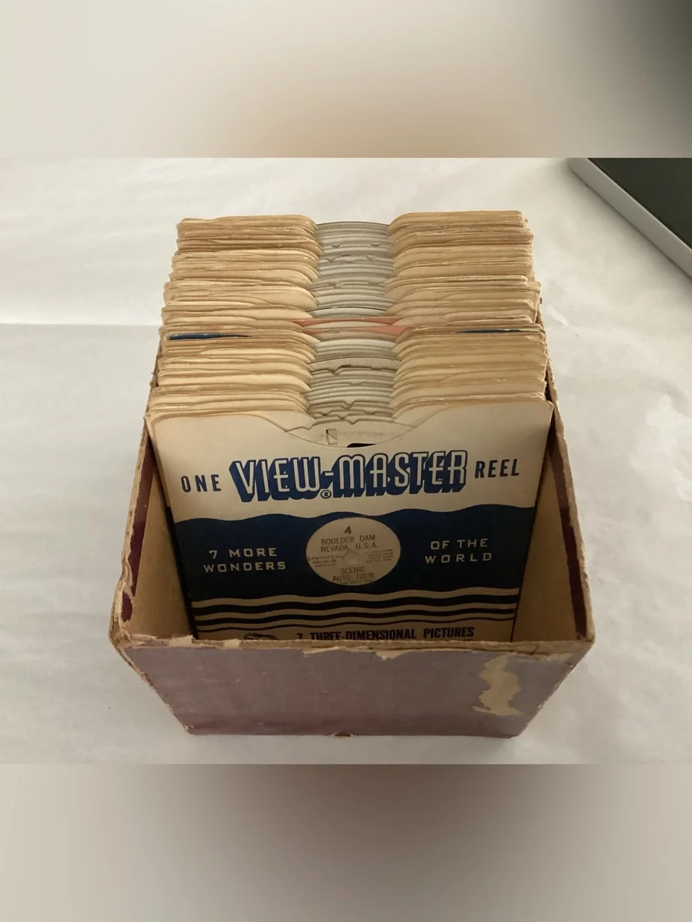 Vtg. Viewmaster Steroscope includes 47 disc’s.